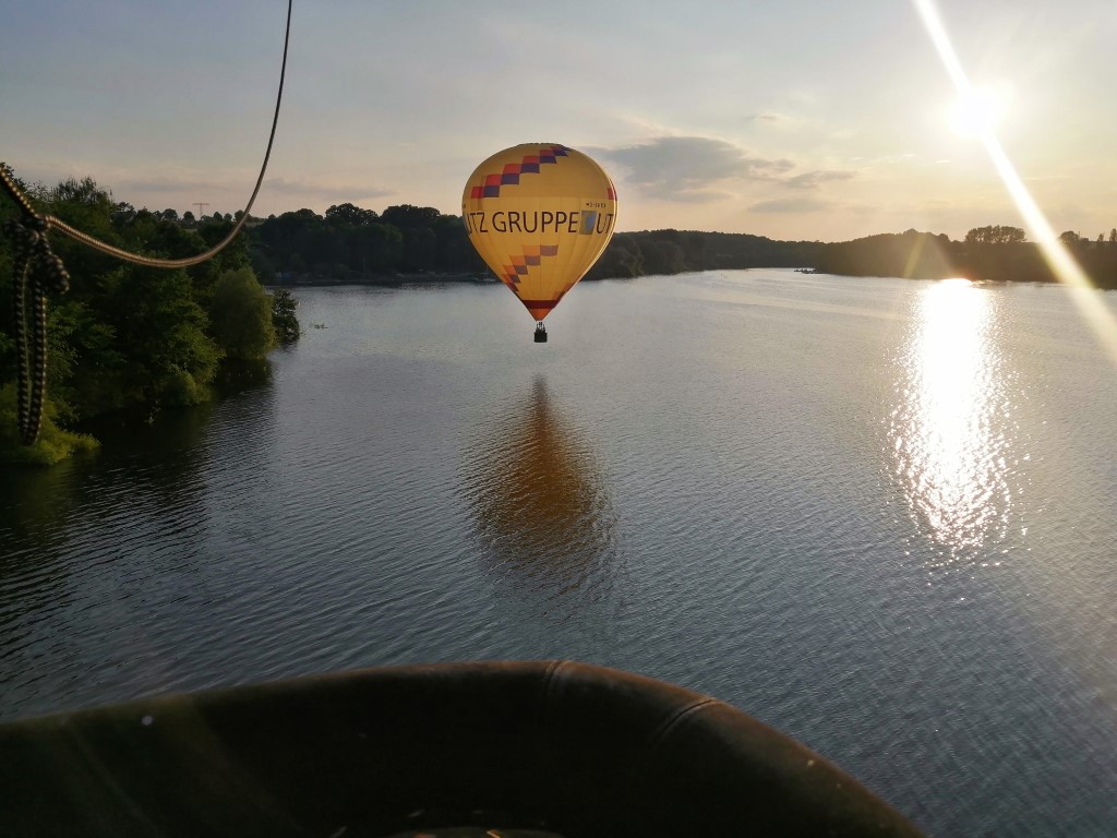 Ballonfahrt Talsperre Bautzen Wasser Sonnenuntergang